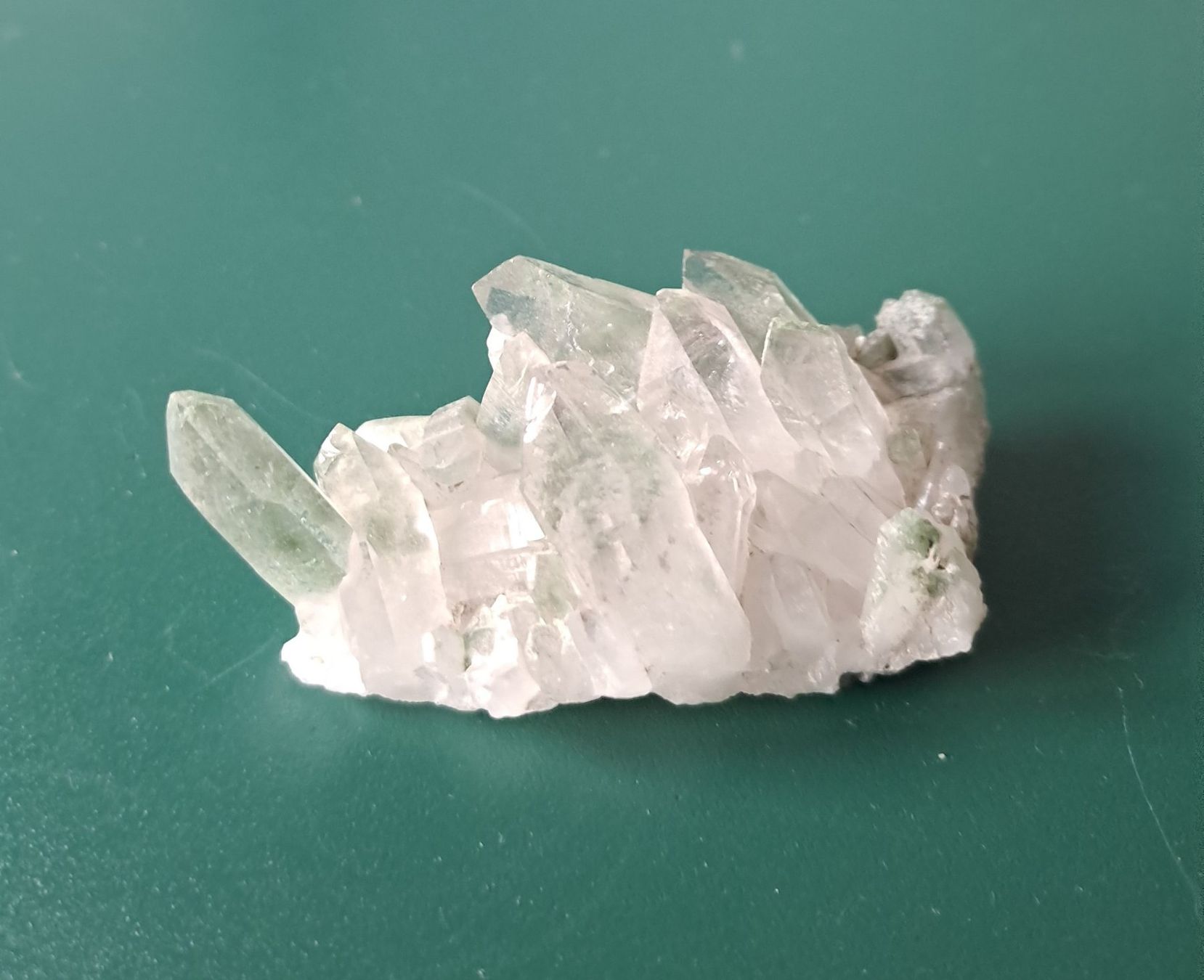 Minerali & Pietre curative: Kleiner Quarz mit Chlorit – Usato da Zürich venduto da hermes06 1