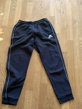 Adidas Trainingshose schwarz Grösse M gebrauchter Zustand