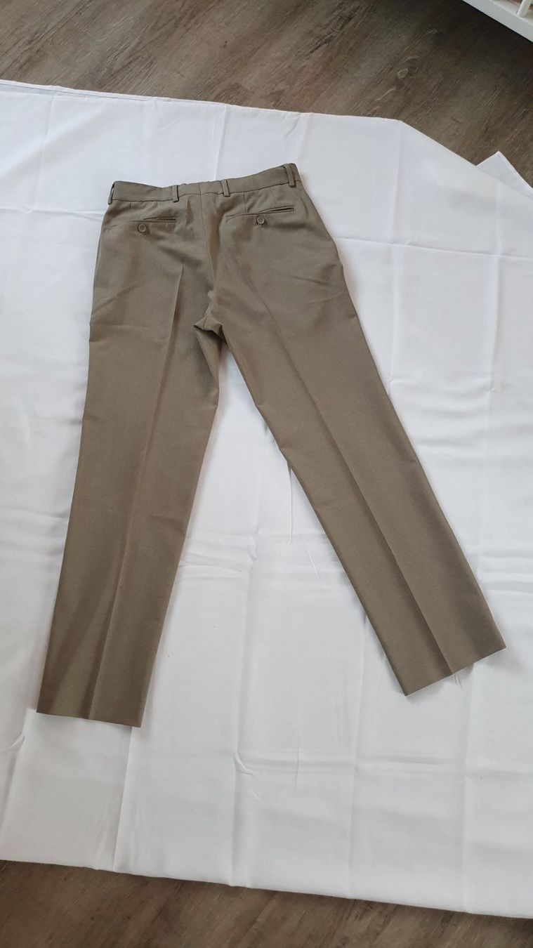 Zara Hosen: Bügelfalten Hose in beige – Gebraucht aus Niederbuchsiten von klengyel 4