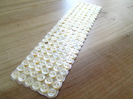 Riesige Knopfkarte mit 144 Perlmutt Knöpfe Perlmuttknopf