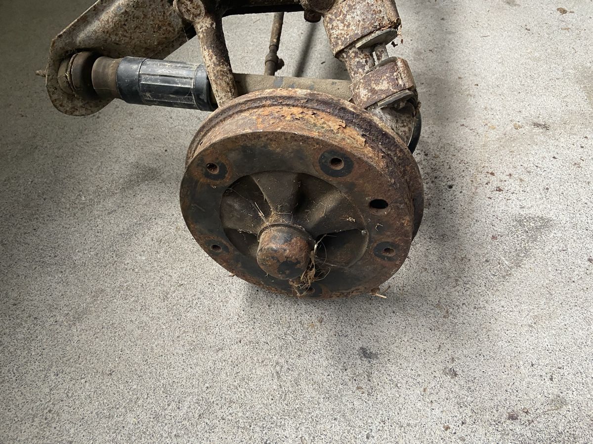Volkswagen Tutti pezzi di ricambio auto: VW Käfer Vorderachse 5x205 – Usato da Mollis venduto da oli888 2