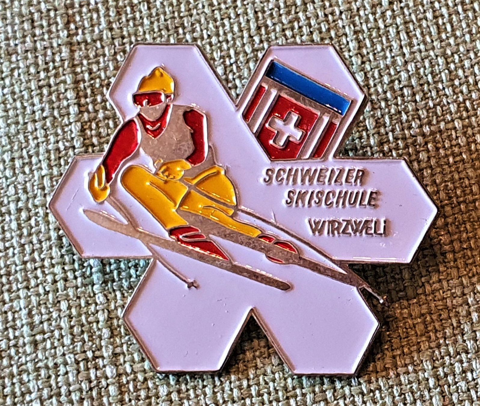 Plaketten & Abzeichen: L937 - Grosser Pin Schweizer Skischule Wirzweli – Gebraucht aus Reinach BL von Boston-Verkauf