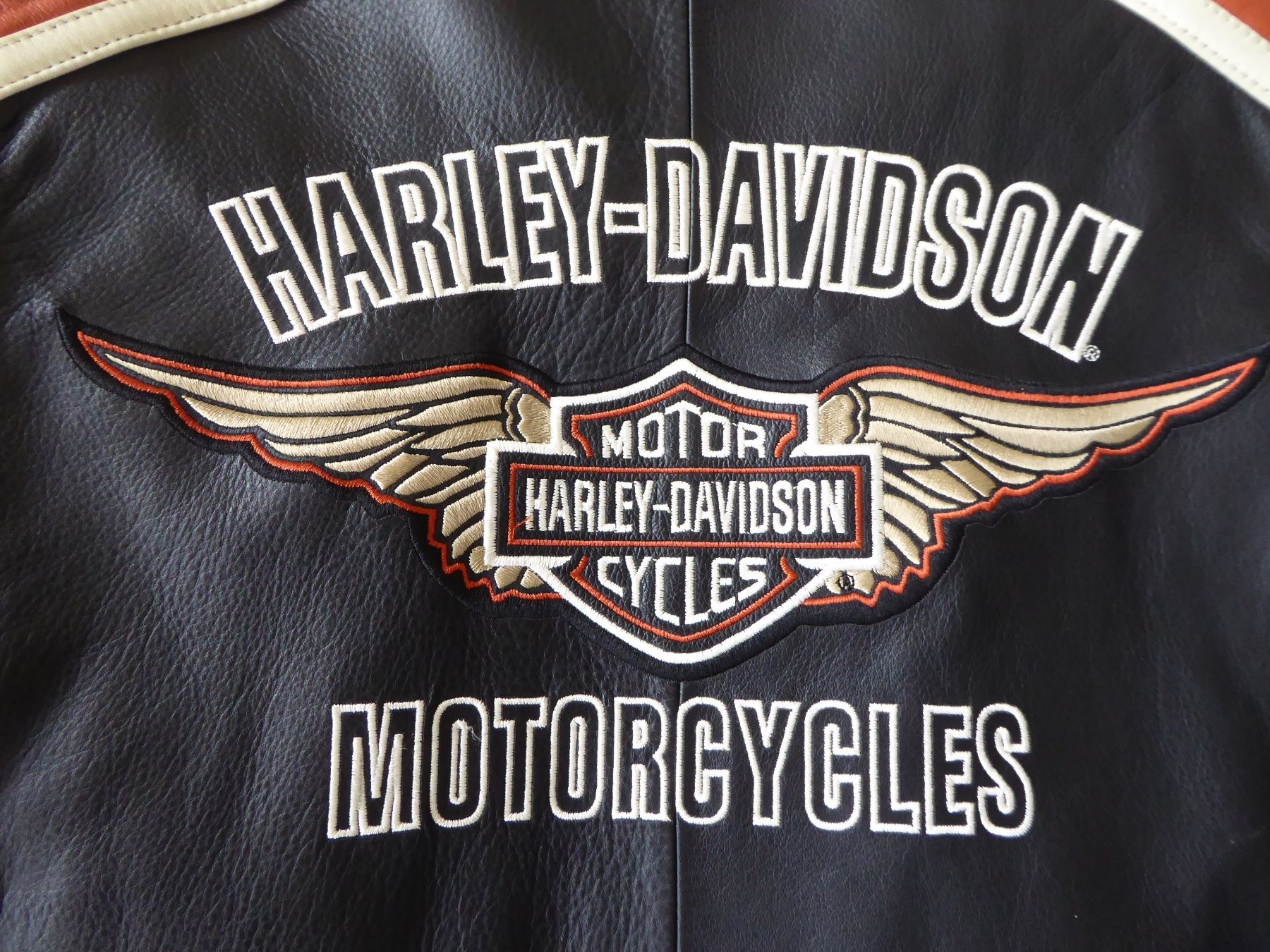 Harley-Davidson Giacche: Harley Davidson Lederjacke mit Innenfutter und Rucksack – Nuovo (secondo la descrizione) da Birrhard venduto da Telemaster1 7