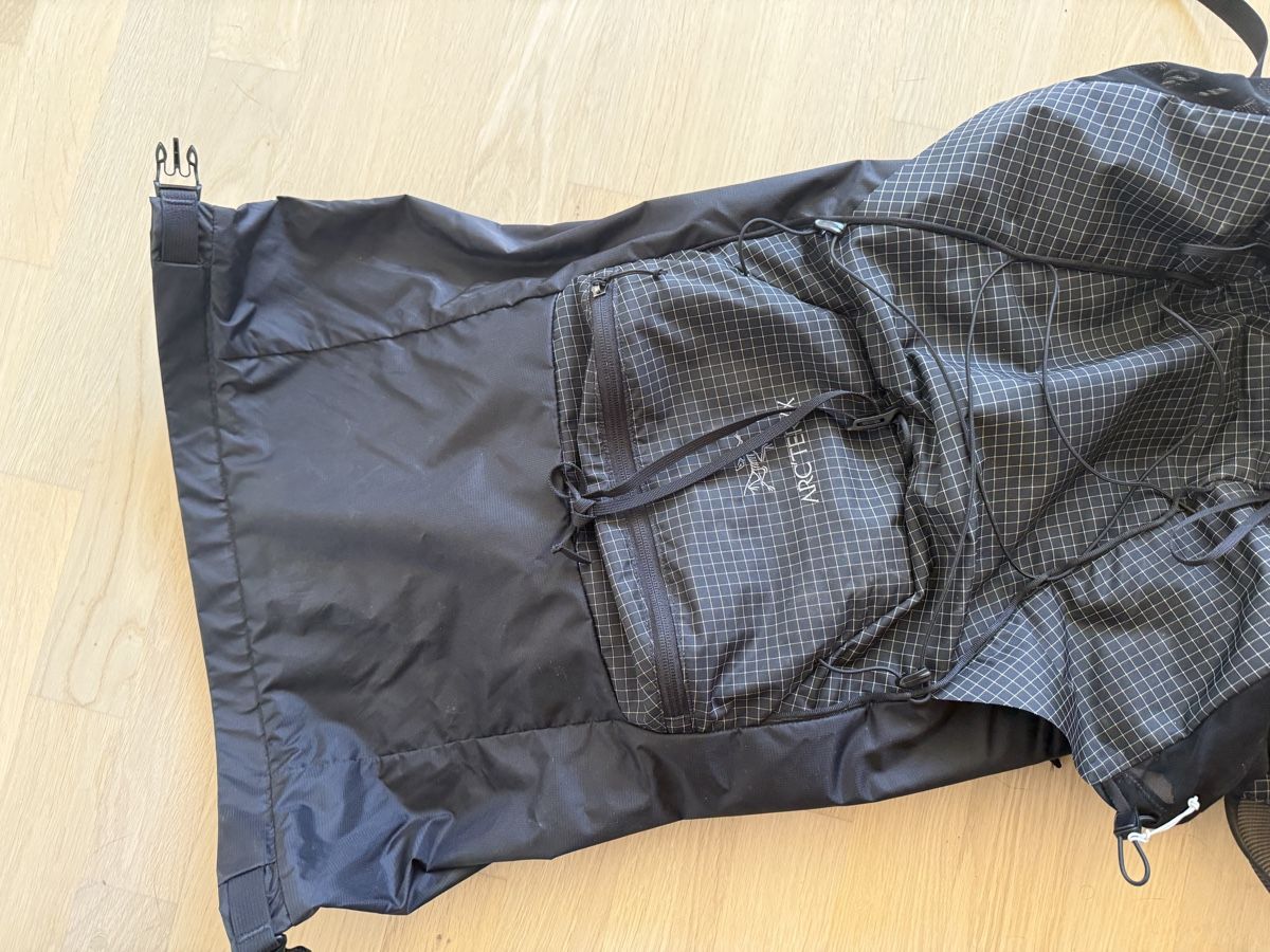 Arcteryx Zaini: Arcteryx Aerios 35L Backpack – Nuovo (secondo la descrizione) da St. Gallen venduto da kst_7685 2