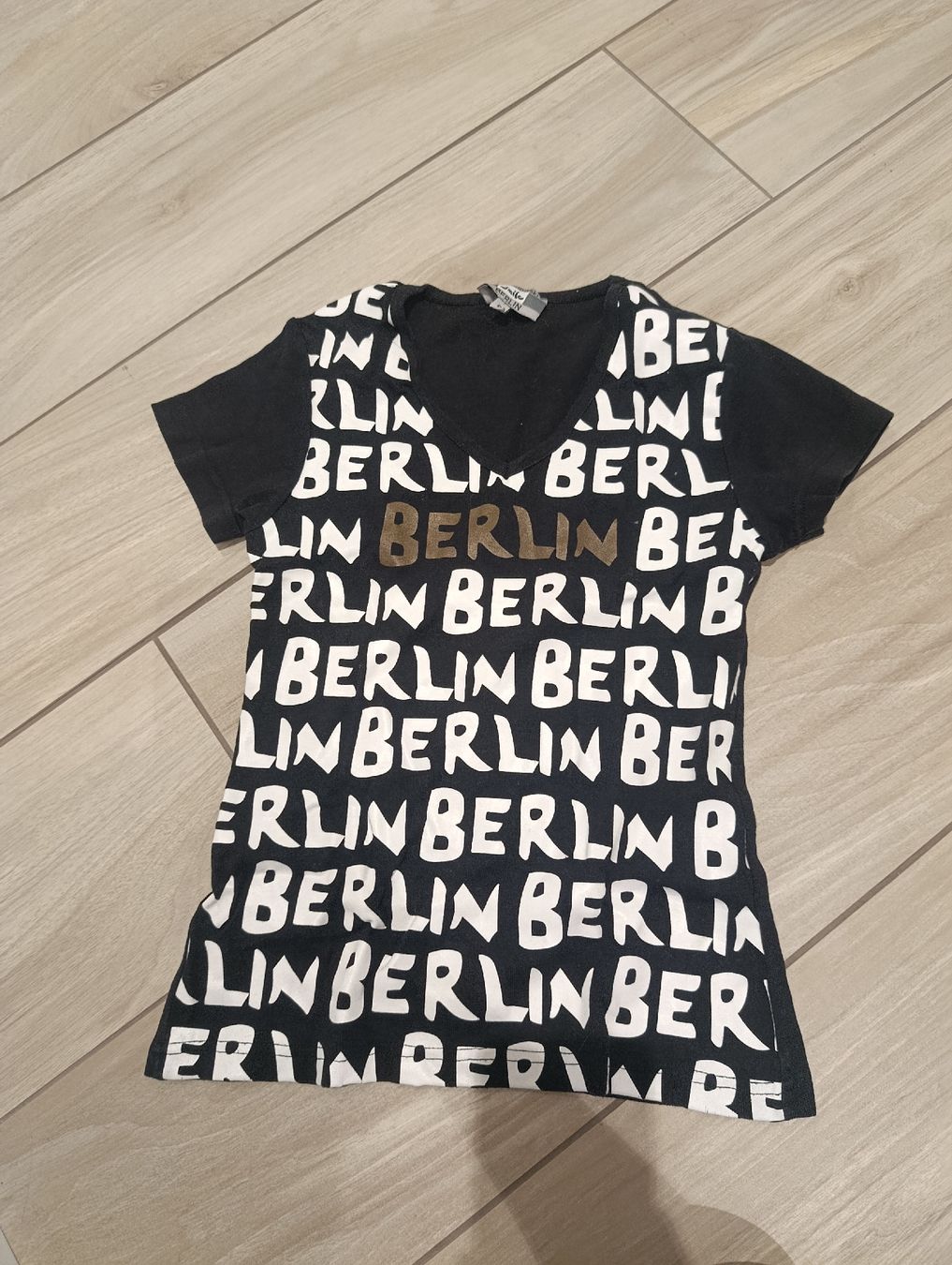 T-Shirts: Berlin T-Shirt in Gr. S – Gebraucht aus Dietikon von iksan