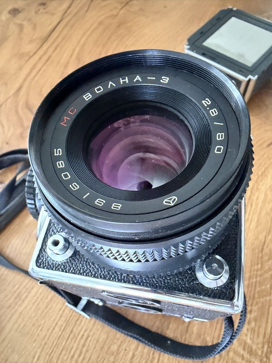 Fotocamera: Kiev 88 mit 3 Objektiven 2 Magazinen  – Usato da Kerzers venduto da skoopz5 5