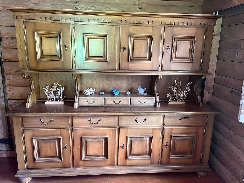 Credenze: Antikes Nussbaum Buffet – Usato da Klosters venduto da lzo_btq5