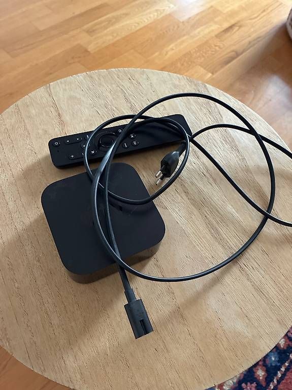 Apple Multimediaplayer & Streamer: Apple TV Box & Fernbedienung – Gebraucht aus Zürich von Zhsg