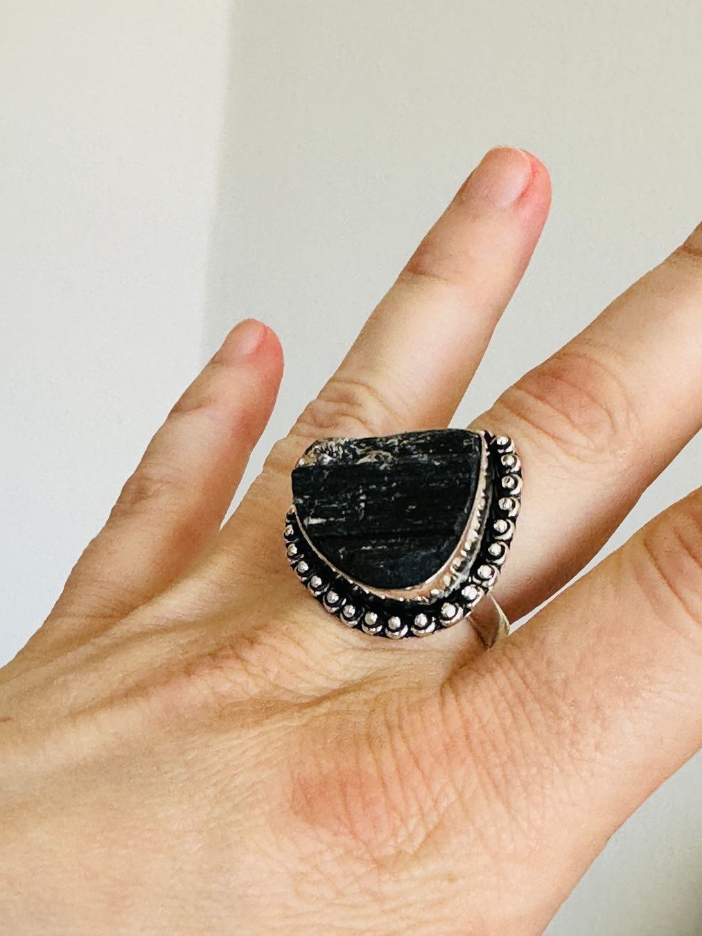 Anelli: Black Tourmaline ring size 58 (18) – Nuovo e nell'imballaggio originale da Genève venduto da AWWA 2