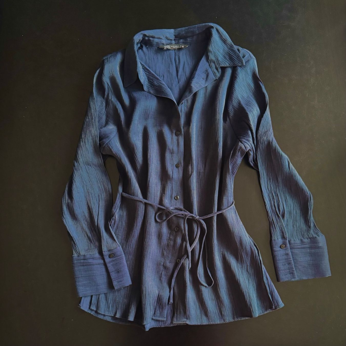 Zara Top: Zara dunkelblaue Bluse | dark blue blouse – Nuovo (secondo la descrizione) da Zürich venduto da hal_2yzx