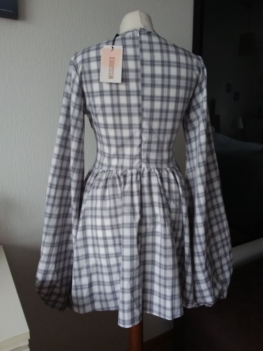 Kleider: Robe manches ballon MissGuided T36 – Neu und originalverpackt aus Chêne-Bourg von Fio994 1