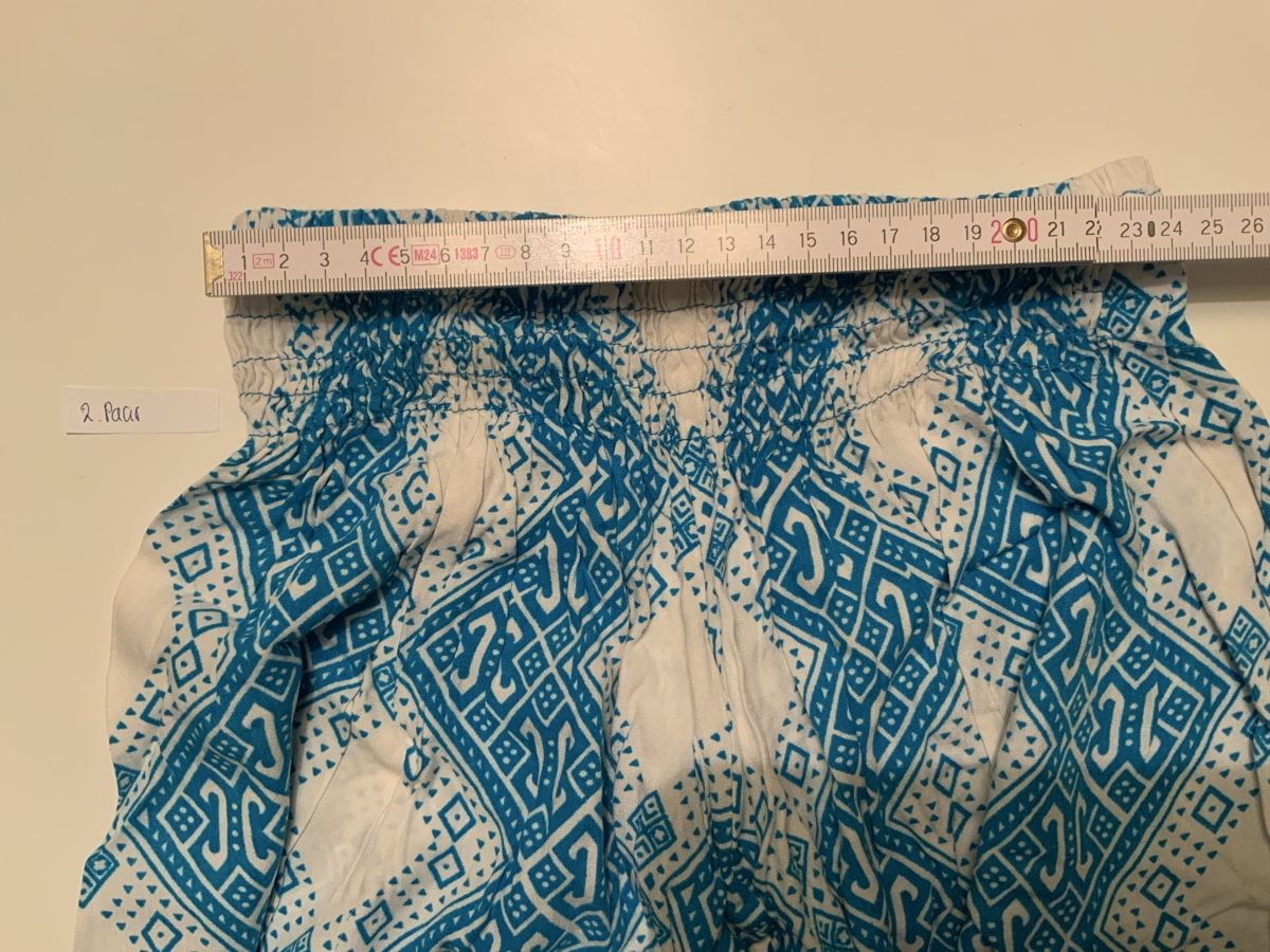 Pantaloni: Shorts, CACHET, sehr herzig & bequem! – Usato da Stäfa venduto da sit_6wzd 3