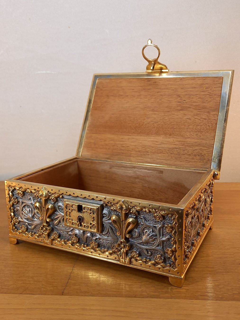 Barattoli: Boite argenté & Doré (Coffret à bijoux) – Usato da Ponts-de-Martel venduto da Henri-Louis 2