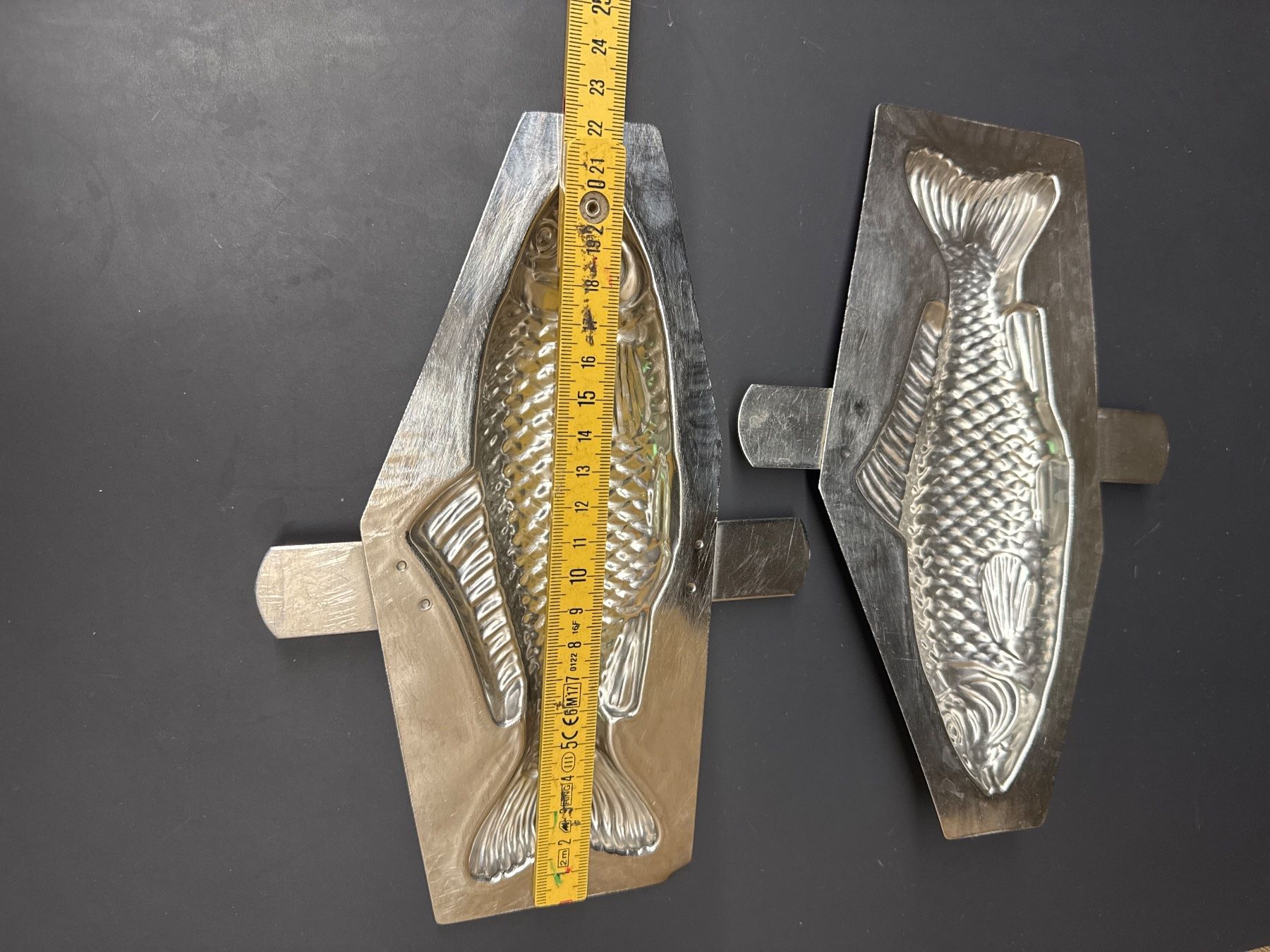 Teglie da forno: Moule chocolat schokoladenform poisson 20cm – Usato da Lajoux JU venduto da Briard0 2