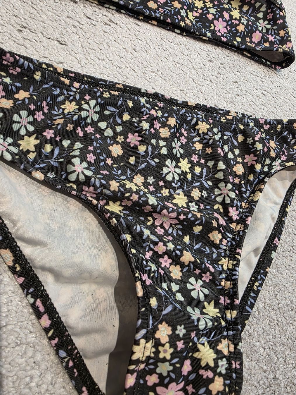 Primark Maillots de bain: Bikini Primark Kinder Blumenmuster, Grösse 110 – D'occasion à Toffen par ver_x68f 1