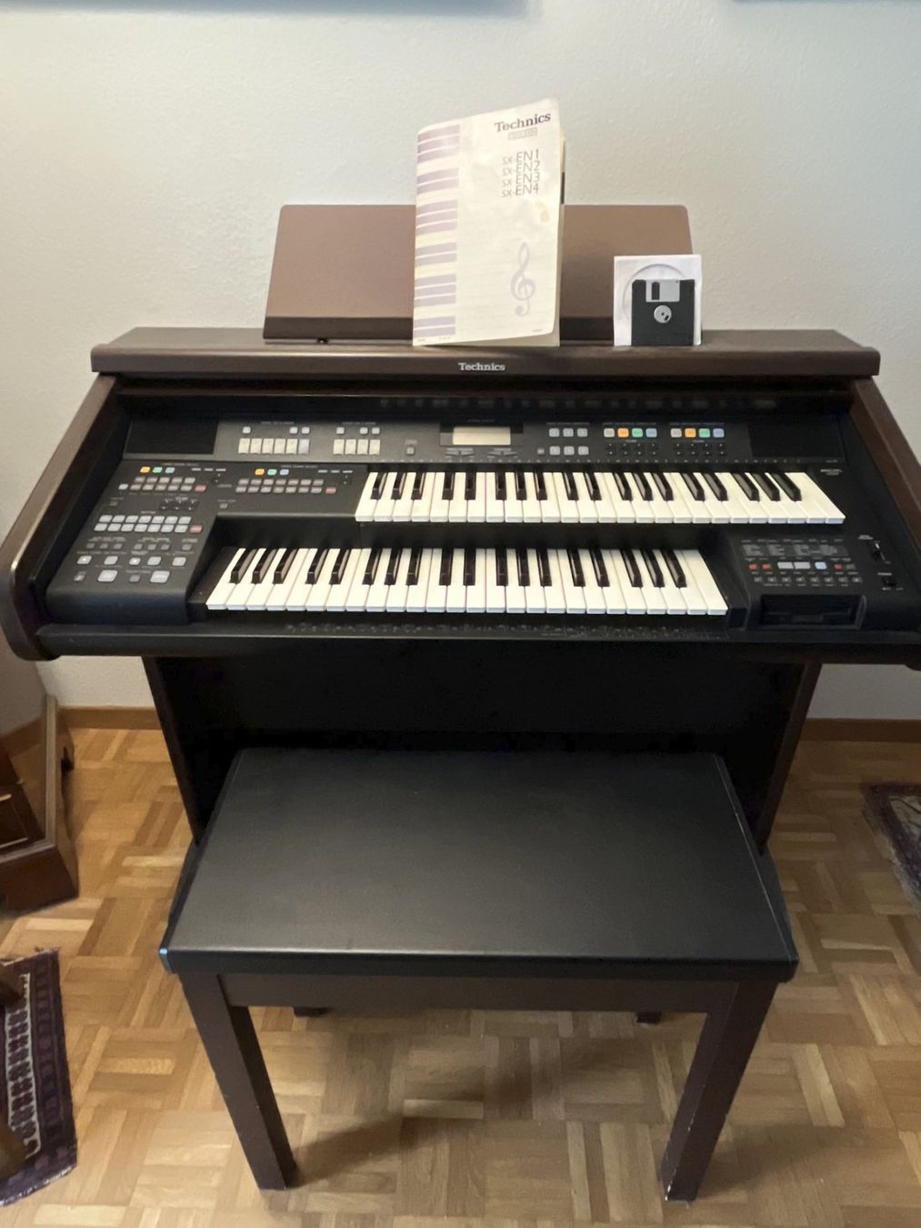 Technics Strumenti musicali: Technics Orgel EN4 mit Diskettenlaufwerk - Schnäppchen! – Usato da Roggliswil venduto da wipix 5