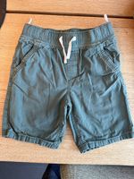 Jungen Shorts grün elastischer Bund guter Zustand 128