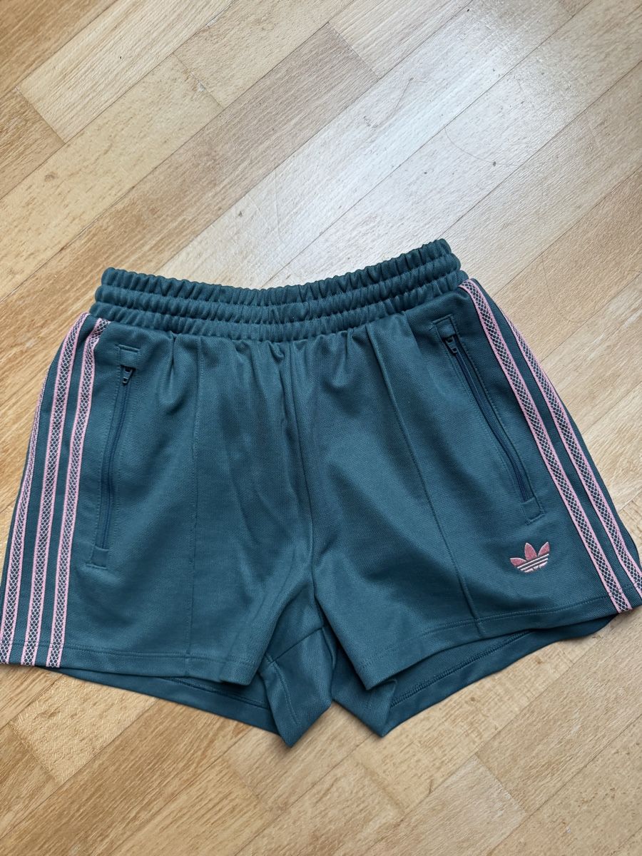 Adidas Hosen: Adidas Shorts – Neu (gemäss Beschreibung) aus Turgi von eiiinalem