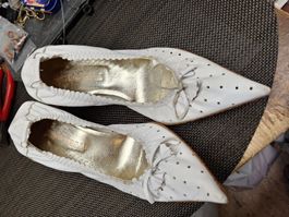 Weisse Lederballerinas mit Absatz