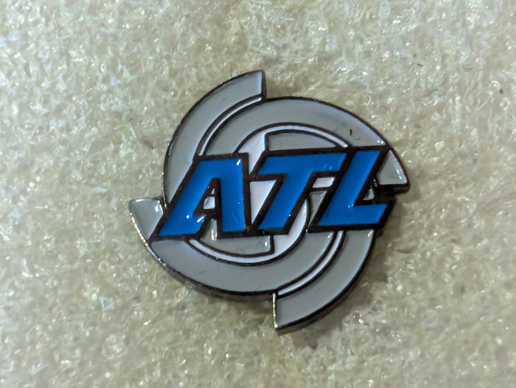 Placchette & Badge: Ansteckpin 172: ATL – Usato da Oppligen venduto da Pin-Fall-Shop