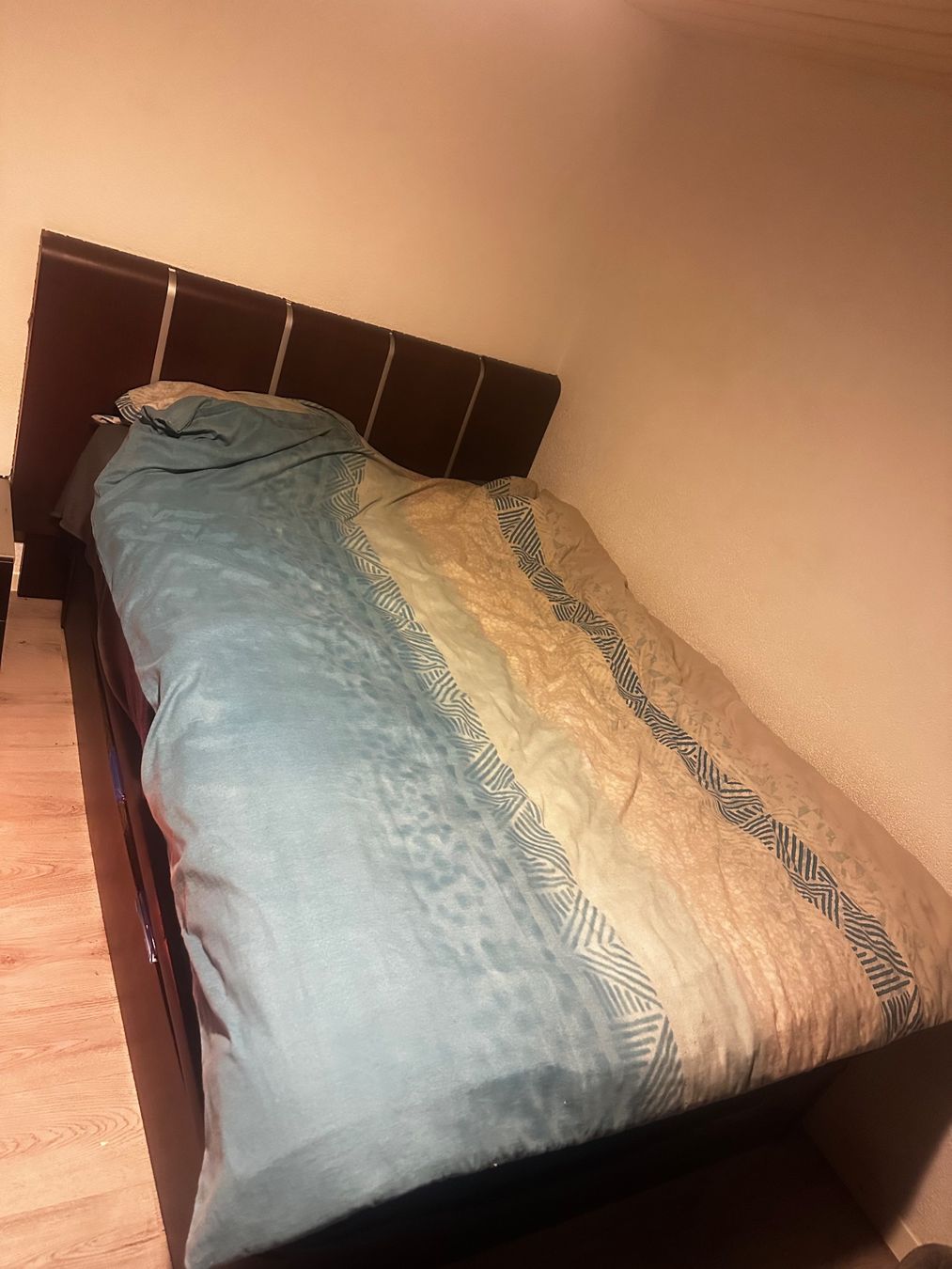 Letti: Bett zu verkaufen – Usato da Baar venduto da adr_cd2h