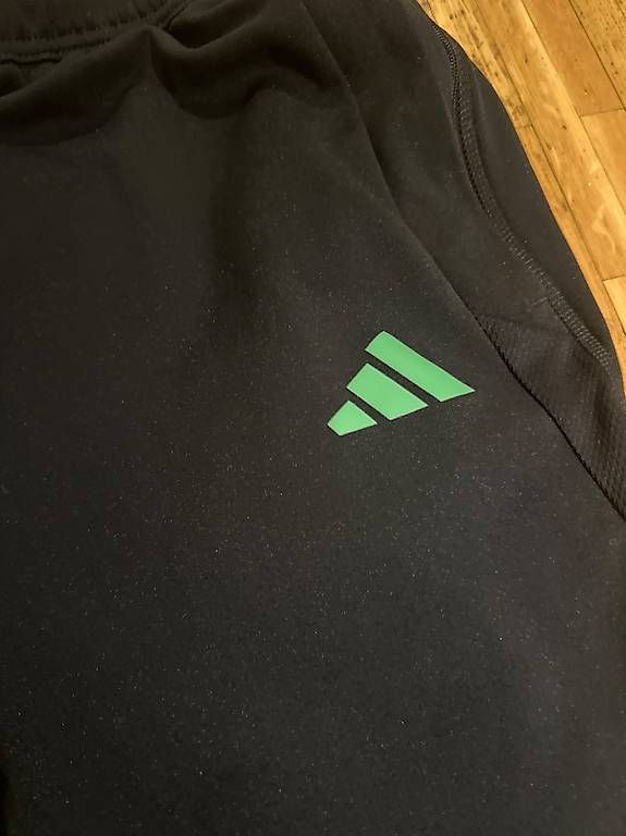 Pantaloni: Bas de training homme – Usato da Plan-les-Ouates venduto da emma1981 2