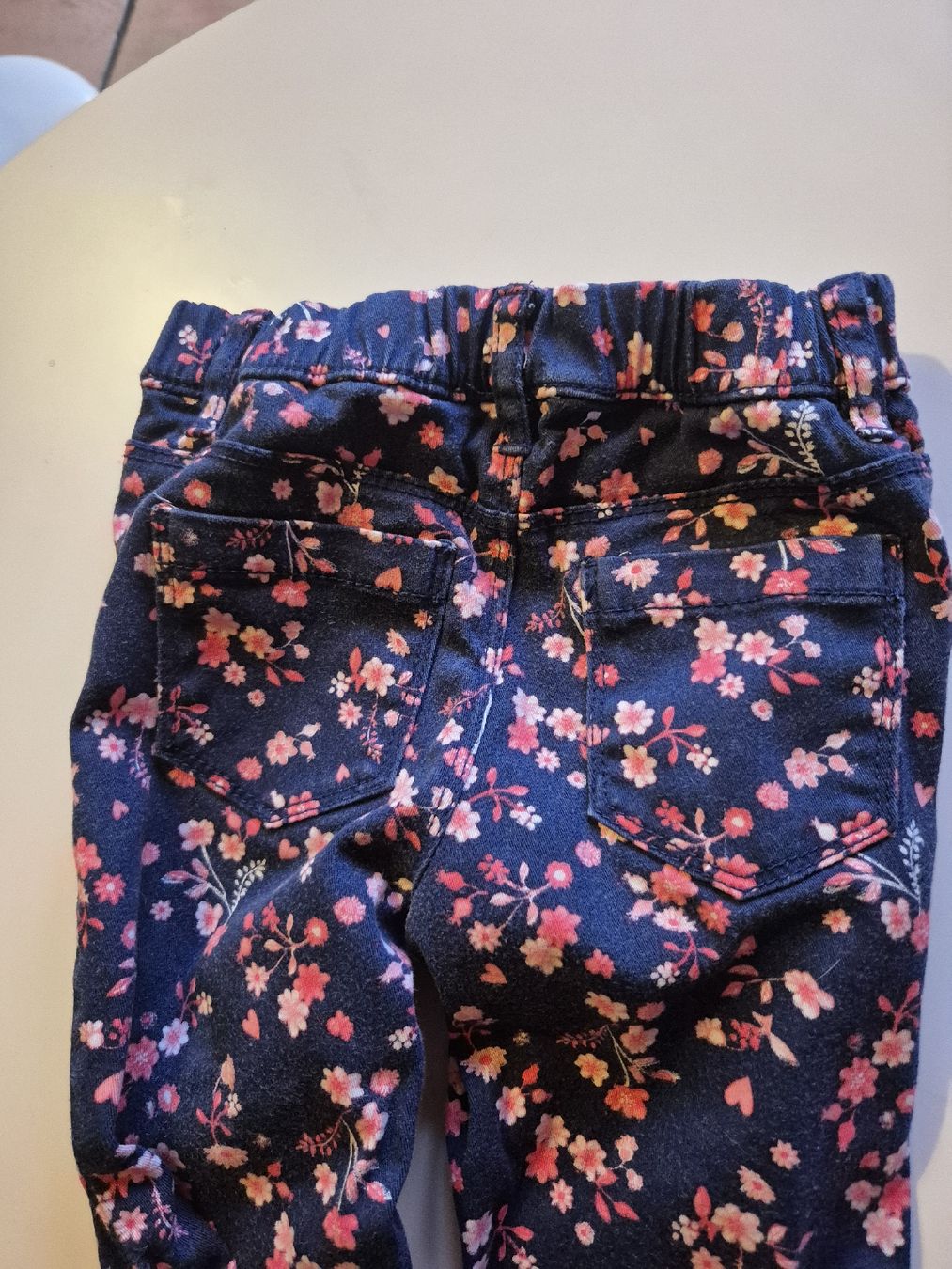 Pantaloni: Mädchenhose 110 Blumen wie neu – Usato da Wynigen venduto da La_Talpa 3