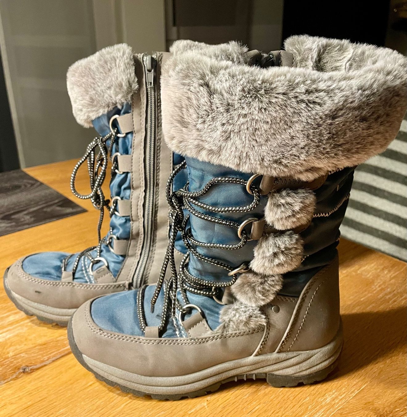 Scarpe per ragazze: Schöne und warme Winterstiefel Grösse 35 – Usato da Fehraltorf venduto da Marlene4