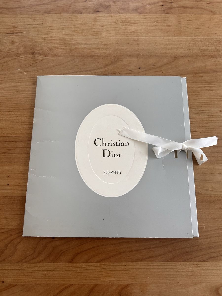 Dior Foulard & Sciarpe: Foulard Christian Dior – Nuovo e nell'imballaggio originale da Staufen venduto da Occidental