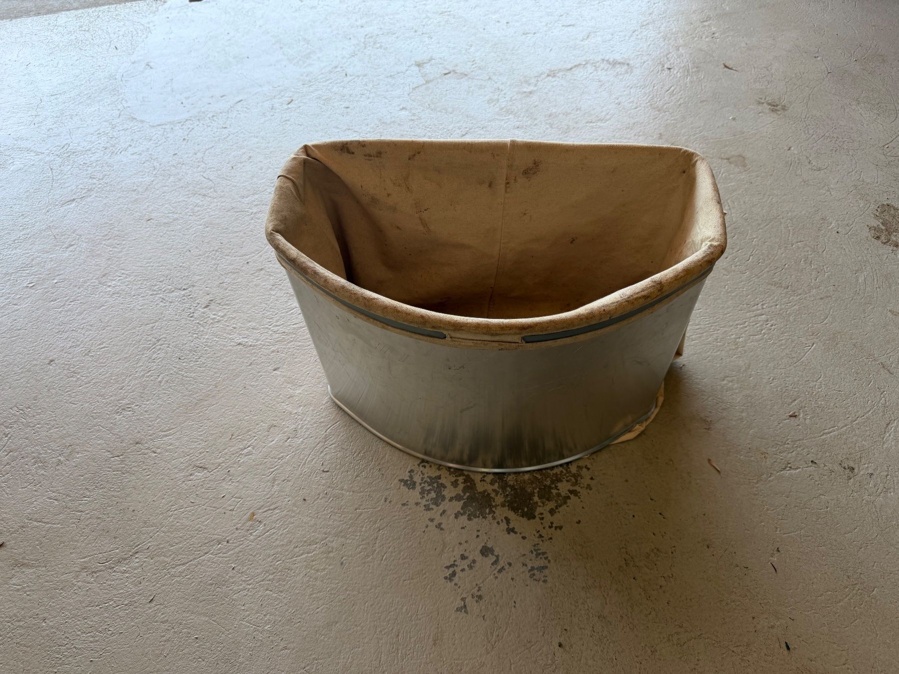 Autres articles pour la maison: Pflückkorb Zinkeimer mit Stoffeinsatz – D'occasion à Duggingen par Ysvogel