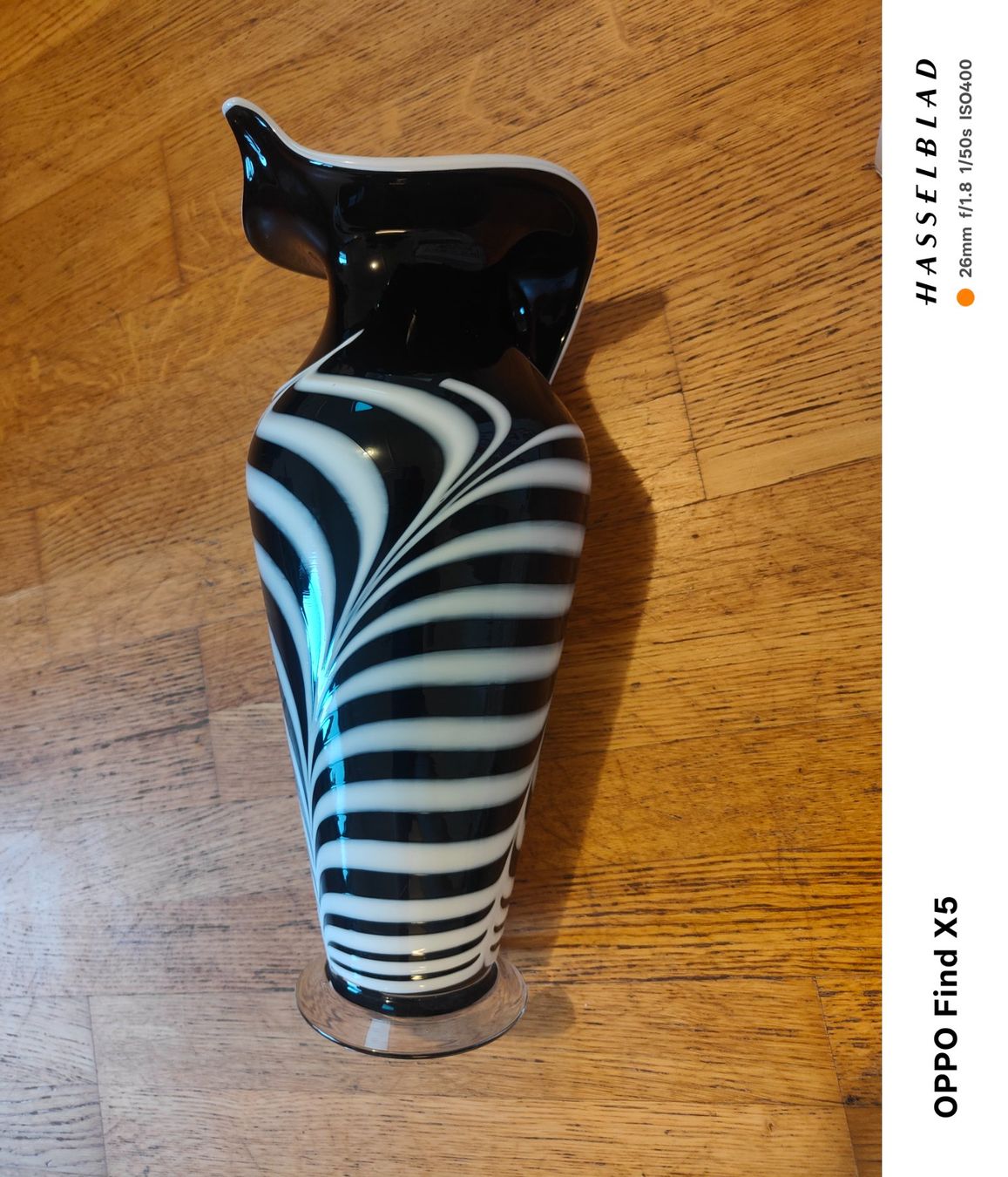Vase schwarz-weiss gestreift Glas guter Zustand (Neu und originalverpackt) in Mörschwil für CHF 39 – nur Abholung auf Ricardo kaufen