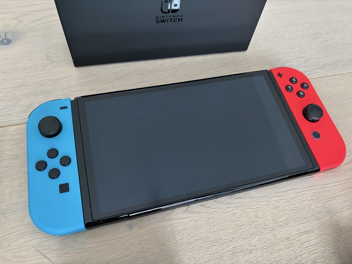 Nintendo Console: Nintendo Switch 1 OLED Set - Neuwertig – Nuovo (secondo la descrizione) da Brüttisellen venduto da Molemo 1
