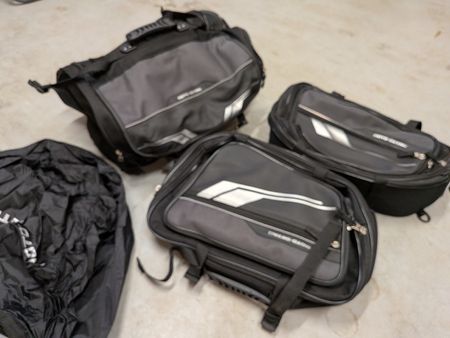 Moto Detail Sattel- und Seitentaschen Set mit Regenschutz