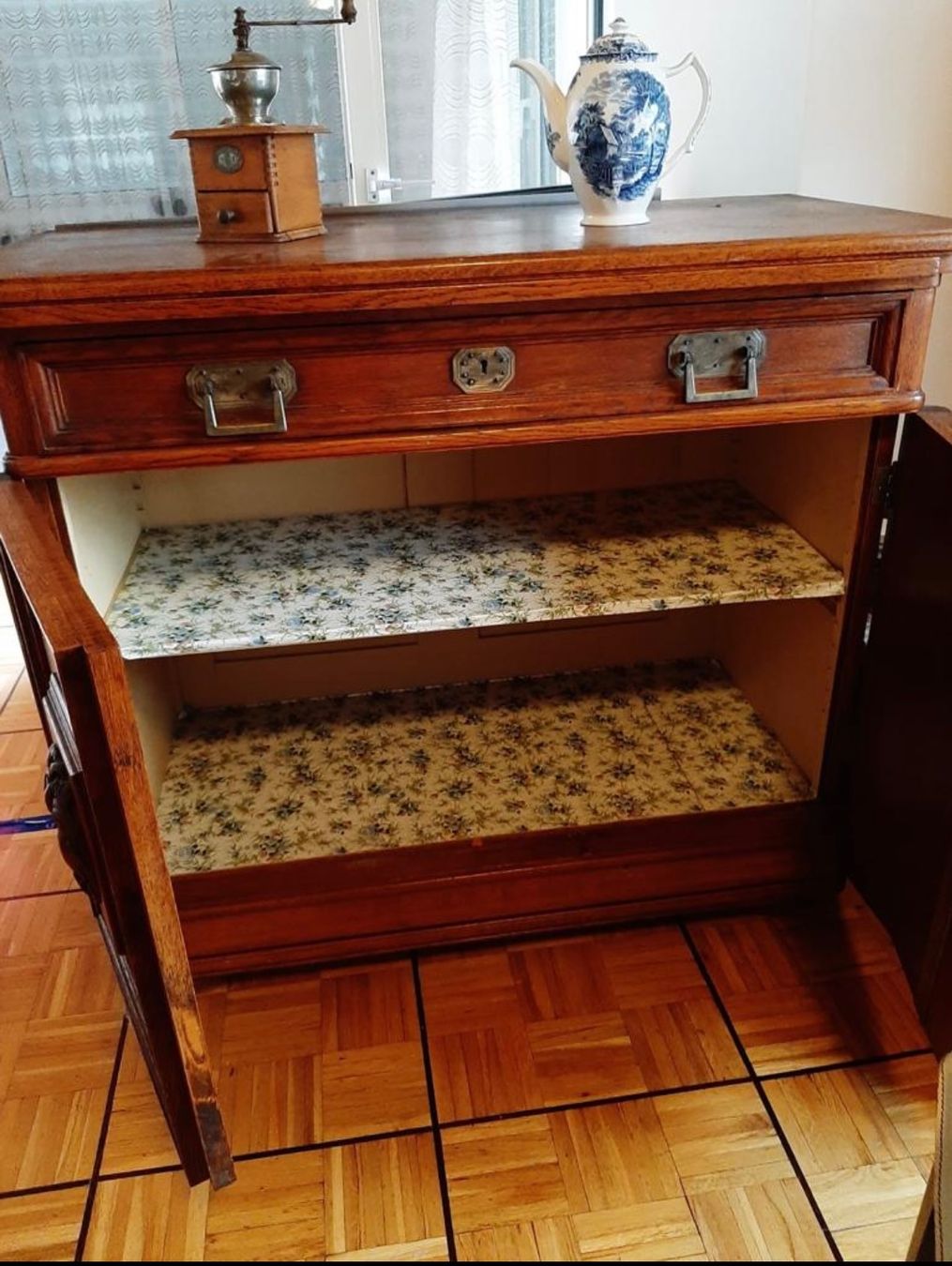 Credenze: Antiker Buffetschrank und Kommode aus Massivholz Eiche – Usato da Trélex venduto da Sonvic 4