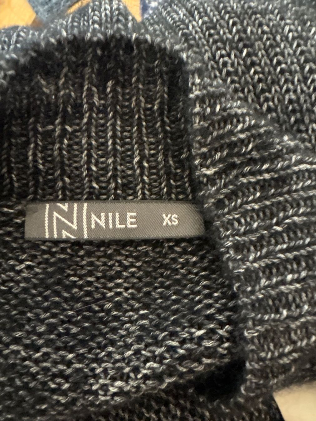 Nile Giacche: Schöne Strickjacke Nile XS mit passendem Nile Loop – Nuovo (secondo la descrizione) da Maienfeld venduto da 8796 7