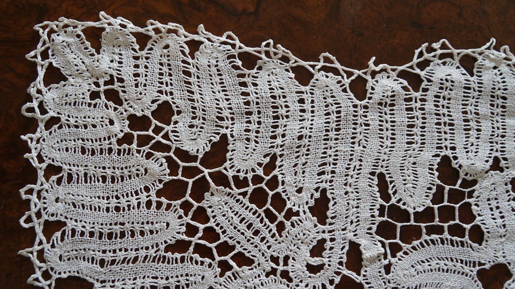 Altra biancheria da tavola: Klöppelspitze Läufer 92x40cm – Usato da Bern venduto da Antikbatik 5
