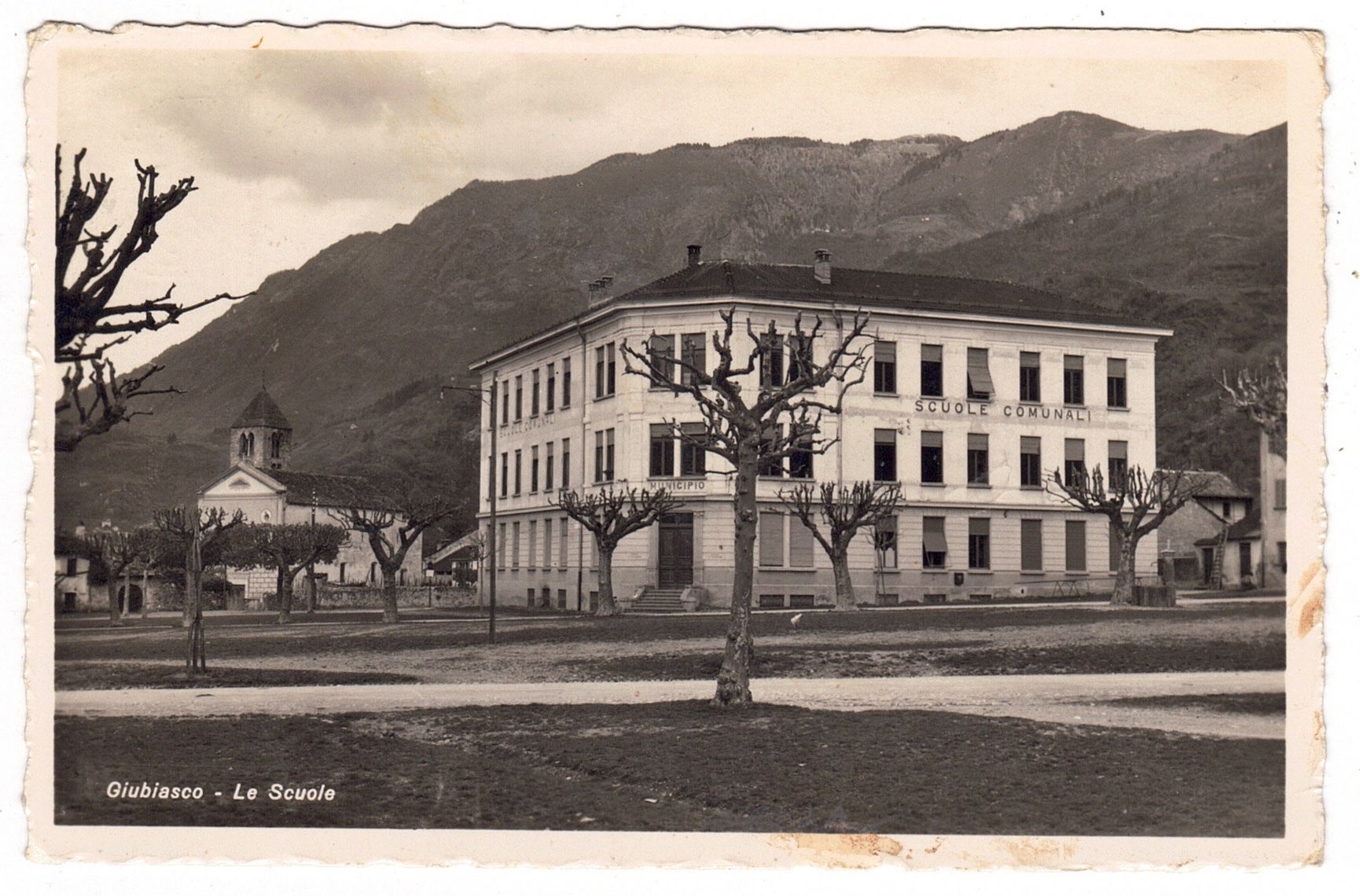 Cartoline postali: Giubiasco, le Scuole – Usato da La Tour-de-Peilz venduto da amjust