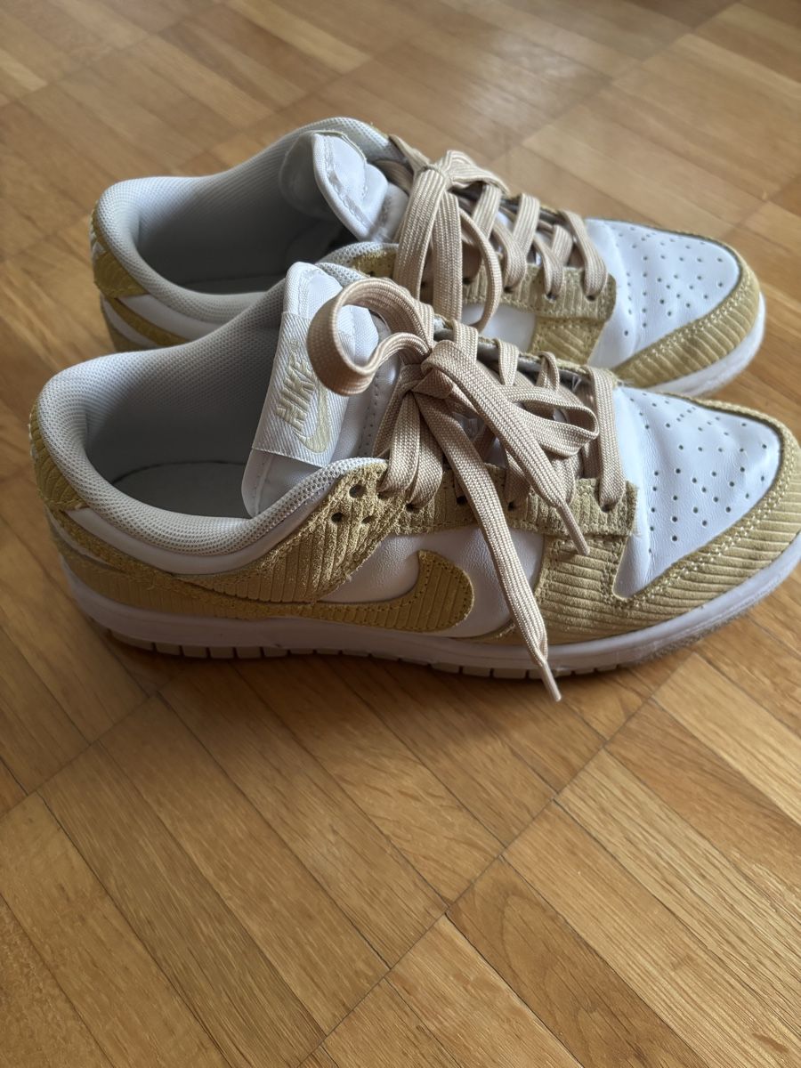 Nike Damenschuhe: Nike Dunk Low Sneaker – Gebraucht aus Zürich von ChampShirts 2