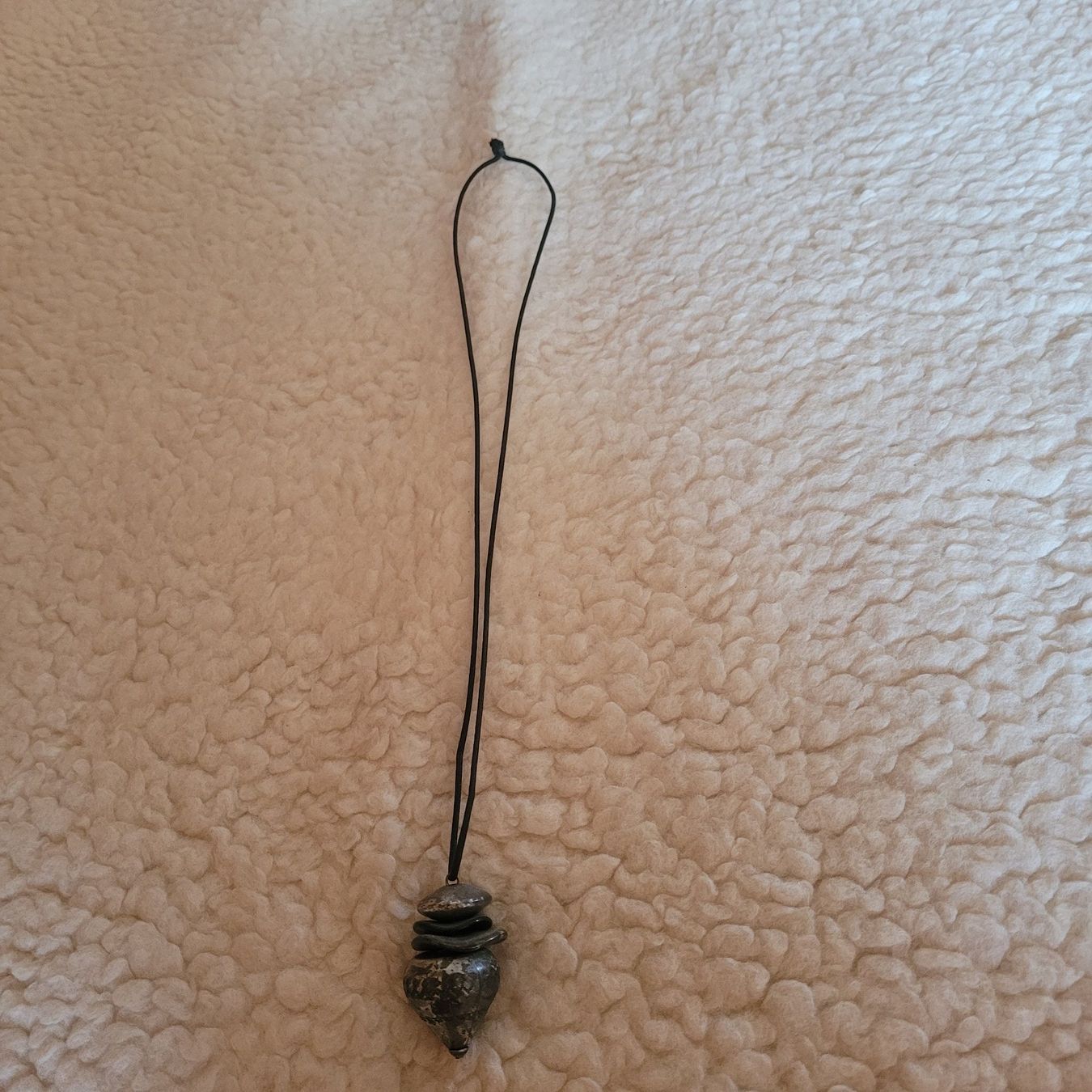 Catenine: Dekorative lange Halskette:  Bändellänge ca 35 cm – Usato da Hondrich venduto da Ebro01 2