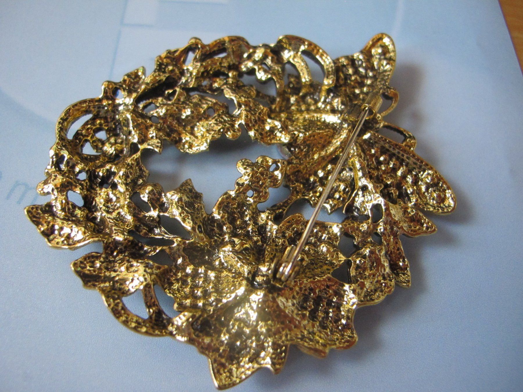Broches & Aiguilles: Wunderschöne  grosse Brosche mit Strasssteinen, neu – Neuf (Voir description) à Löhningen par Chimae67 2