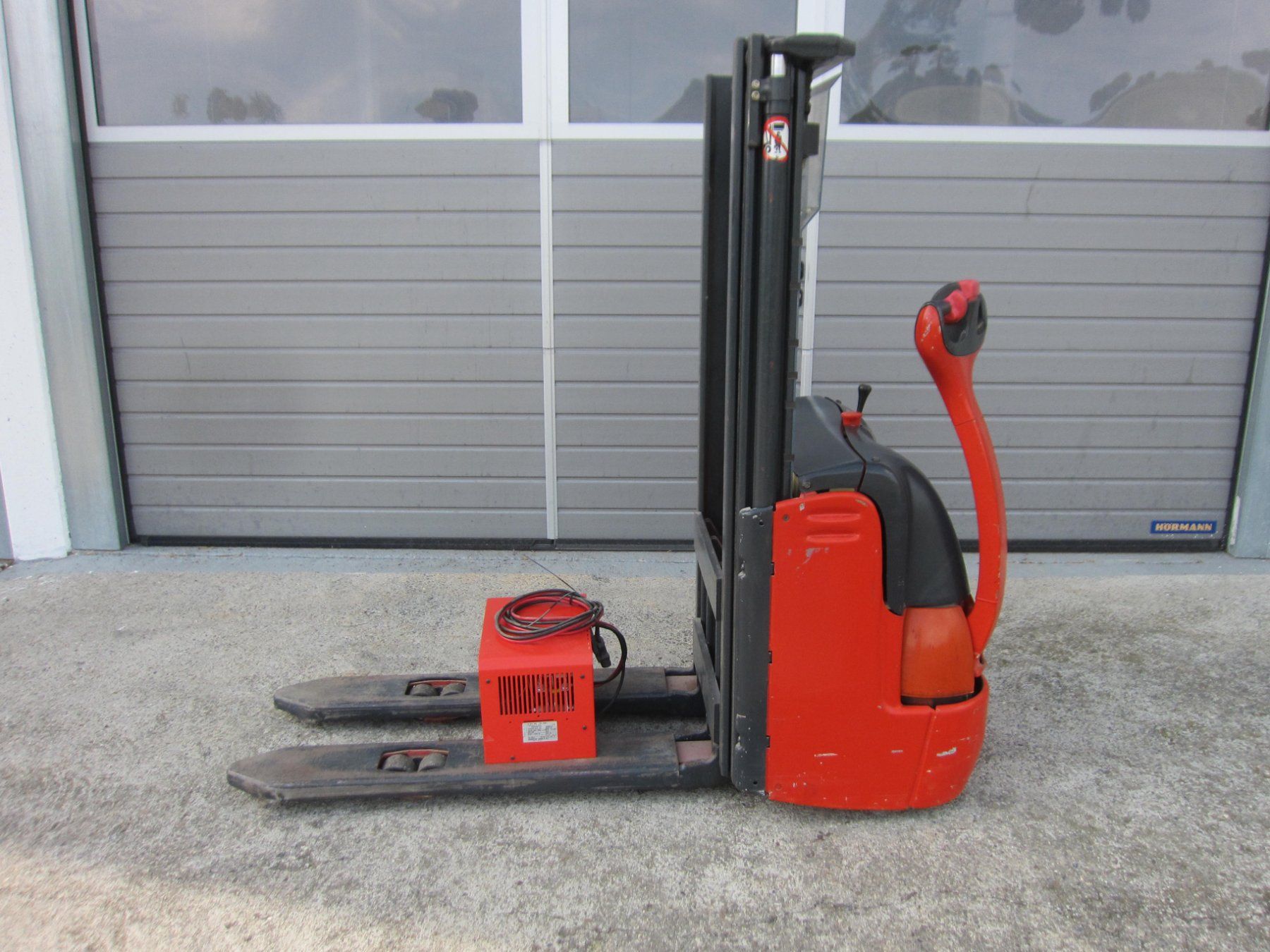 Linde Gabelstapler & Hubwagen: Ameise, Deichsel-Stapler LINDE, max. 1200kg, max 2.40m – Gebraucht aus Hämikon von Hochstapler99 3