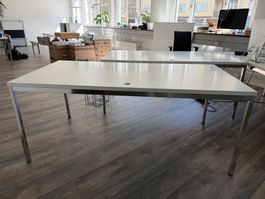 Schreibtisch / Pult mit Metallgestell