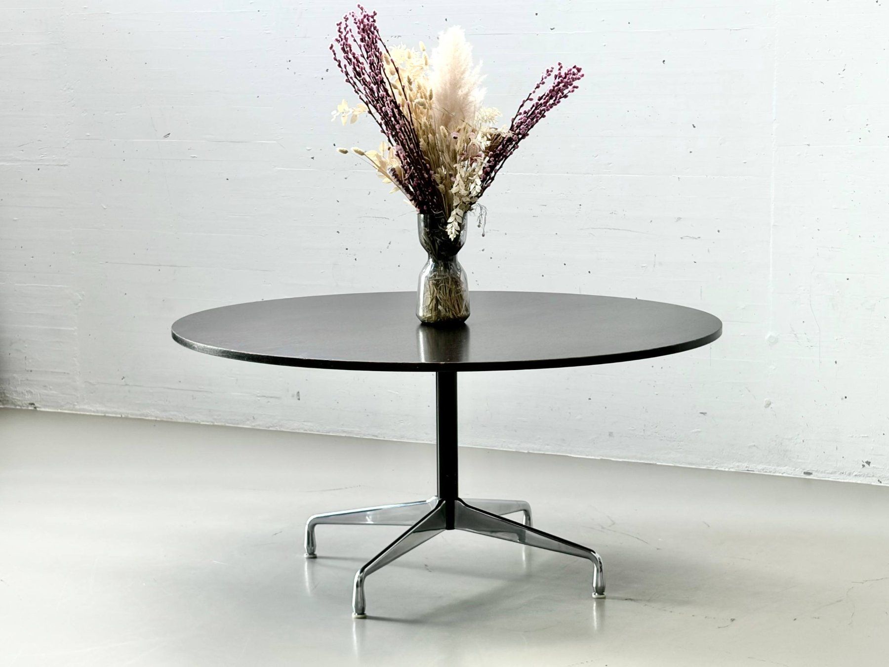 Herman Miller Tavoli: Vintage Herman Miller Eames Segmented Table von Vitra, 1990 – Usato da Zürich venduto da LeMoege 1