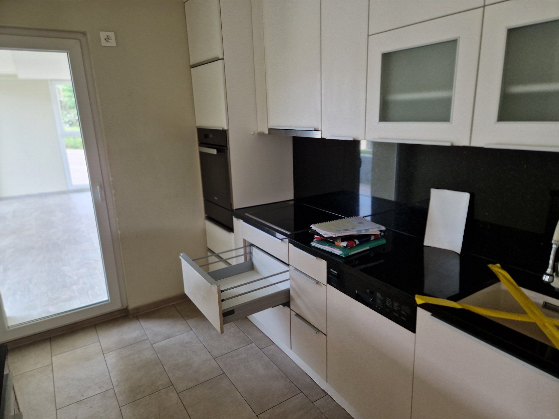 Cucine complete: Intakte Küche (2019) mit Insel – Usato da Zürich venduto da SianaB 7