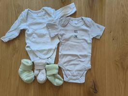 Newborn Baby Bodies und Socken 