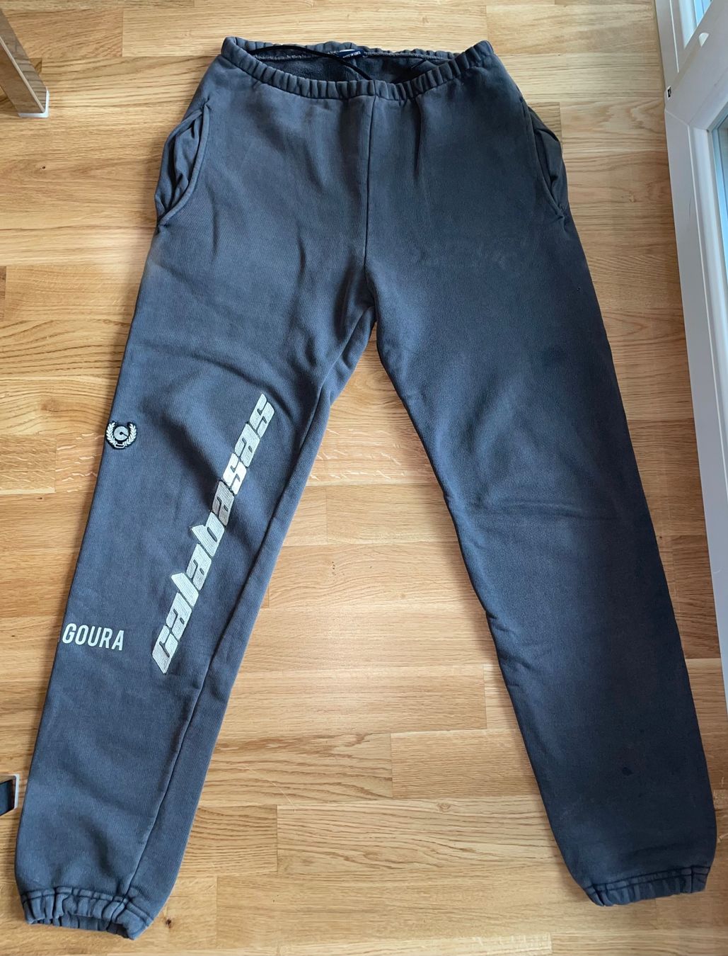 Adidas Hosen: Calabasas Yeezy Sweatpants – Gebraucht aus Rain von vsekruto