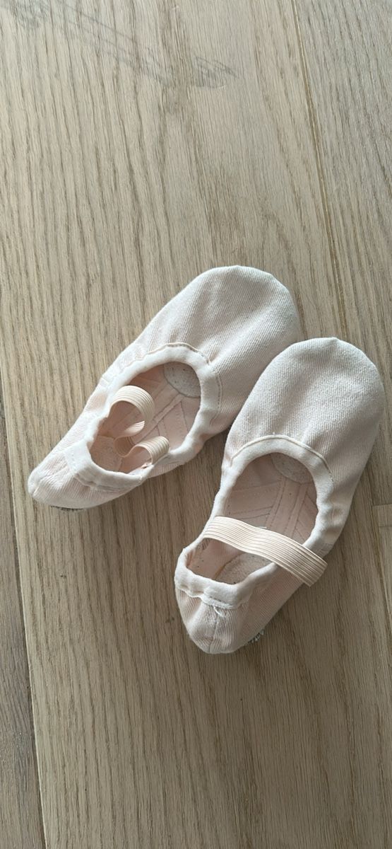 Scarpe per ragazze: Ballett Schläppchen Gr. 10 rosa Tanzschuhe – Usato da Affoltern am Albis venduto da TanGotan
