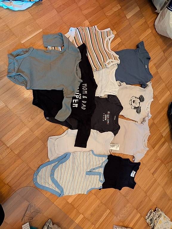 Lotti & Set di vestiti: Size 68 - baby boy summer clothes  – Usato da Basel venduto da Cheddu 2