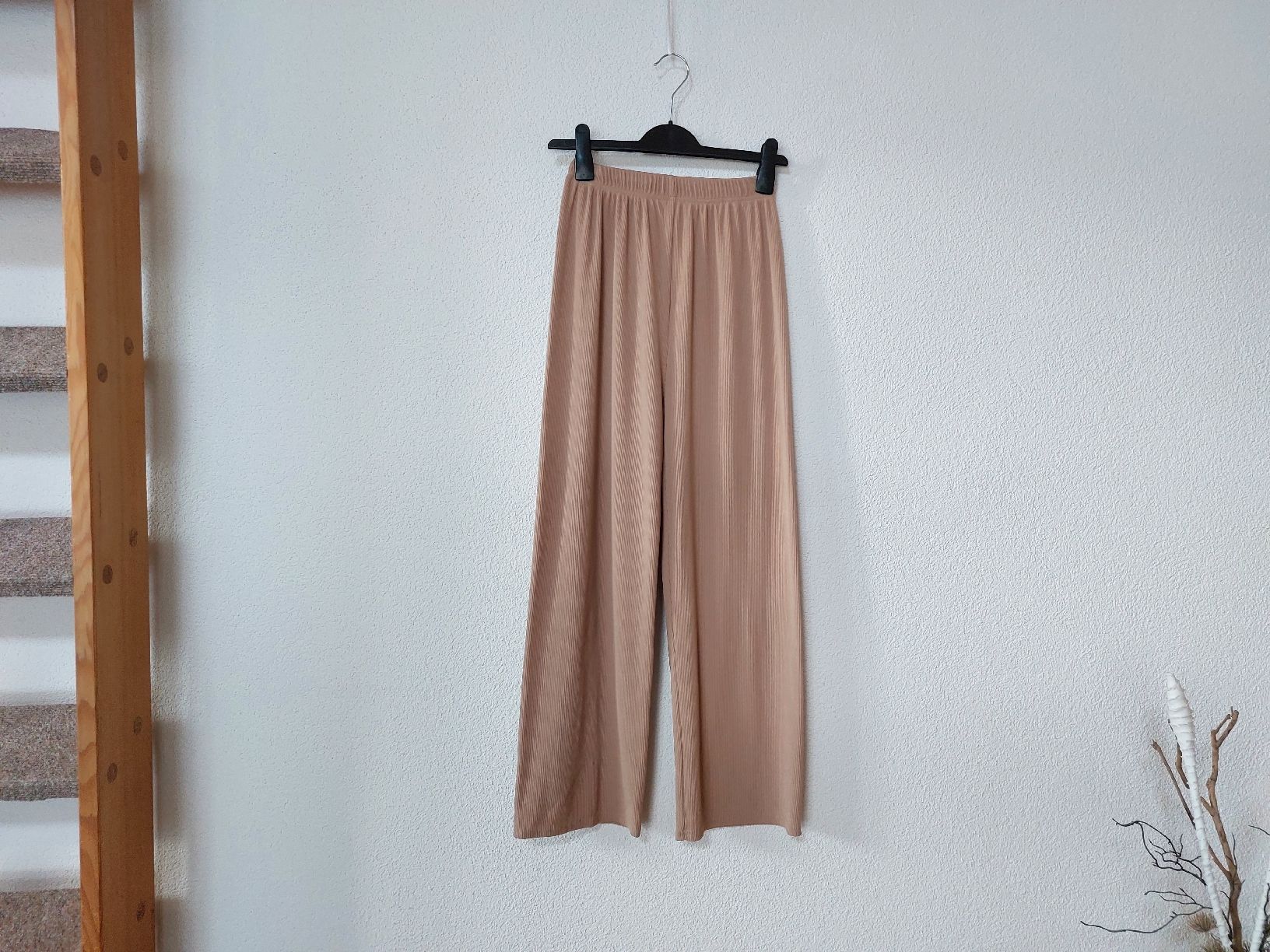 Hosen: Bequeme Damenhose, beige.  – Gebraucht aus Effingen von roe_7mb7