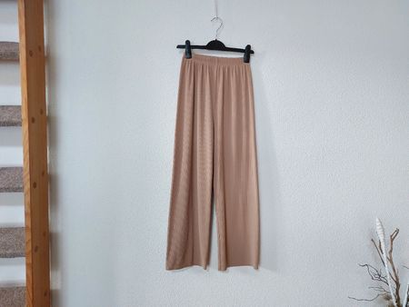 Bequeme Damenhose, beige. 
